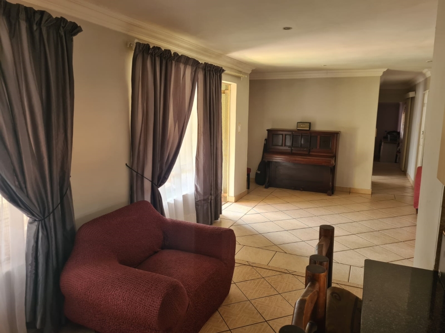 4 Bedroom Property for Sale in Heuweloord Gauteng