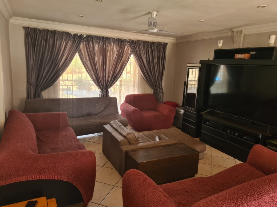 4 Bedroom Property for Sale in Heuweloord Gauteng