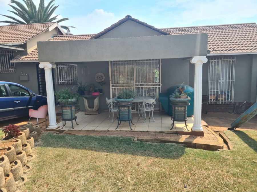 4 Bedroom Property for Sale in Heuweloord Gauteng