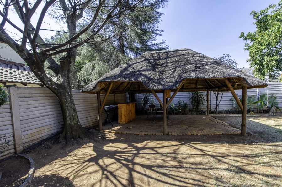 3 Bedroom Property for Sale in Buccleuch Gauteng