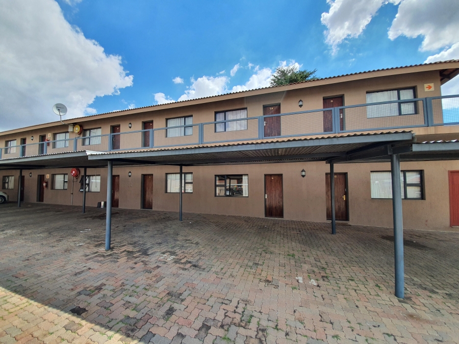 To Let 1 Bedroom Property for Rent in Dunnottar Gauteng