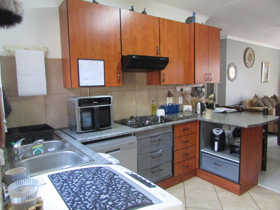 2 Bedroom Property for Sale in Greenhills Gauteng