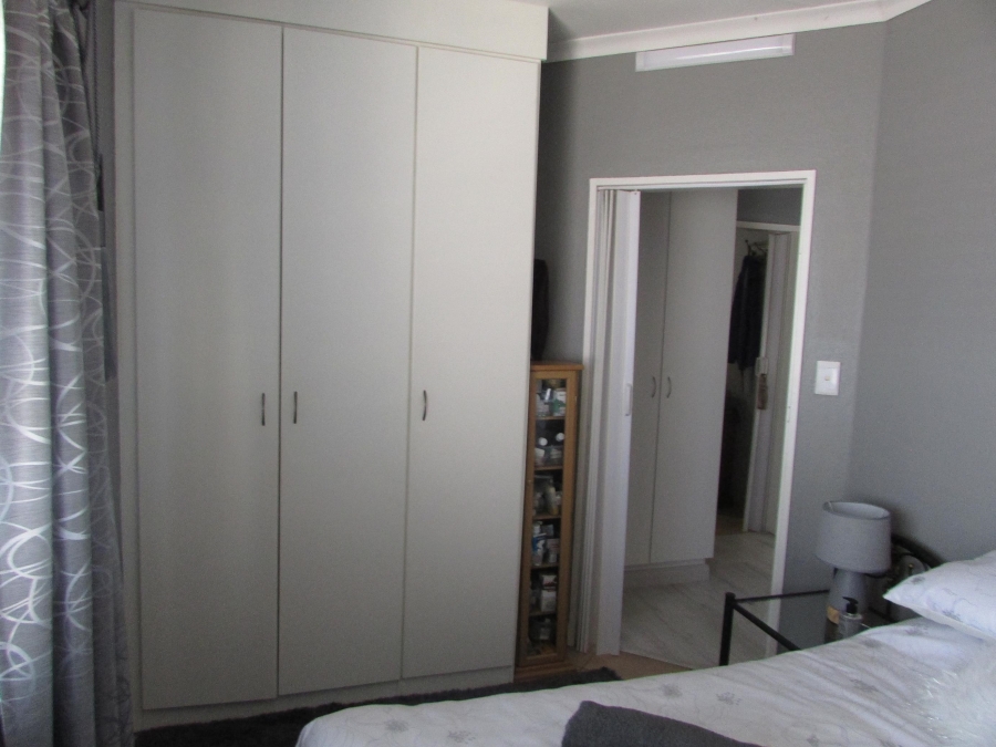 2 Bedroom Property for Sale in Greenhills Gauteng