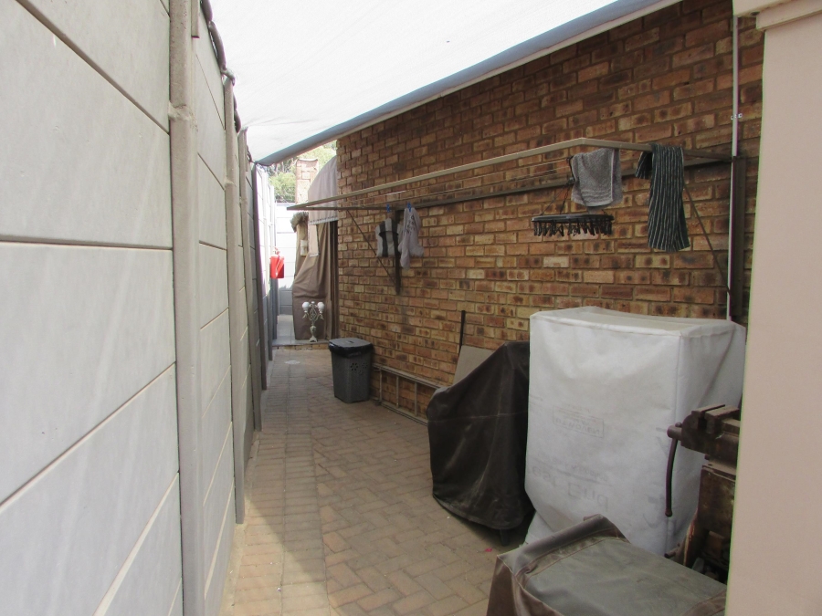 2 Bedroom Property for Sale in Greenhills Gauteng