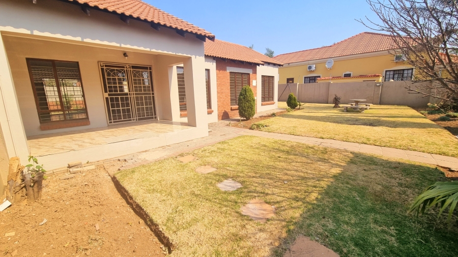 To Let 3 Bedroom Property for Rent in Crescent Wood Country Estate Gauteng