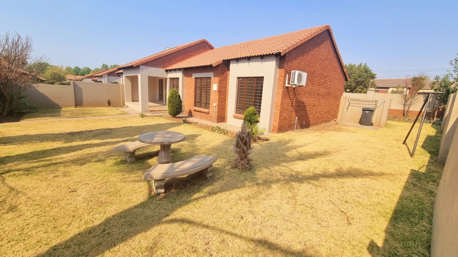 To Let 3 Bedroom Property for Rent in Crescent Wood Country Estate Gauteng