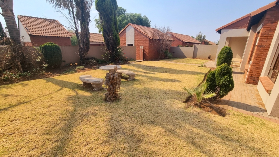 To Let 3 Bedroom Property for Rent in Crescent Wood Country Estate Gauteng