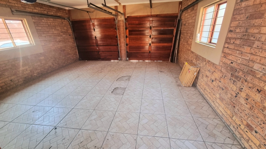 To Let 3 Bedroom Property for Rent in Crescent Wood Country Estate Gauteng