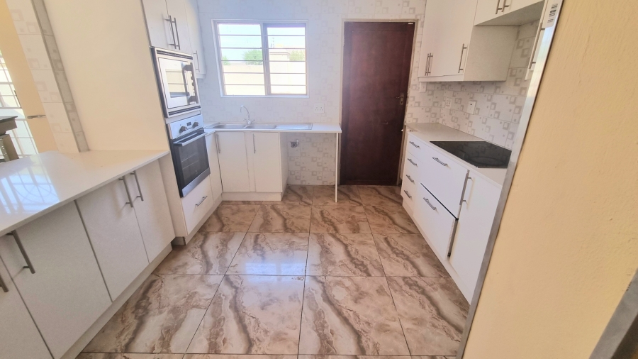 To Let 3 Bedroom Property for Rent in Crescent Wood Country Estate Gauteng