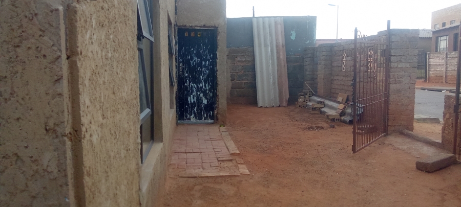 2 Bedroom Property for Sale in Chiawelo Gauteng