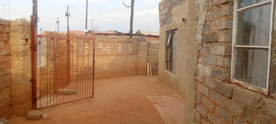 2 Bedroom Property for Sale in Chiawelo Gauteng