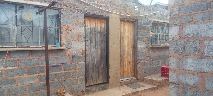 2 Bedroom Property for Sale in Chiawelo Gauteng