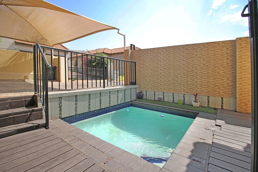 3 Bedroom Property for Sale in Broadacres Gauteng