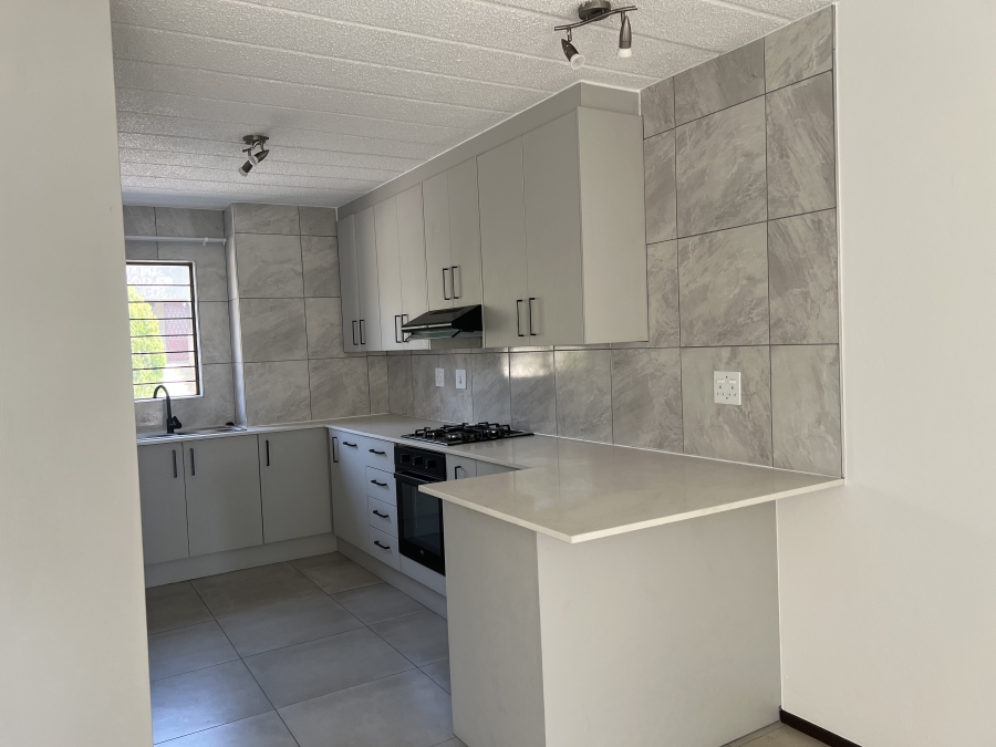 2 Bedroom Property for Sale in Morningside Manor Gauteng