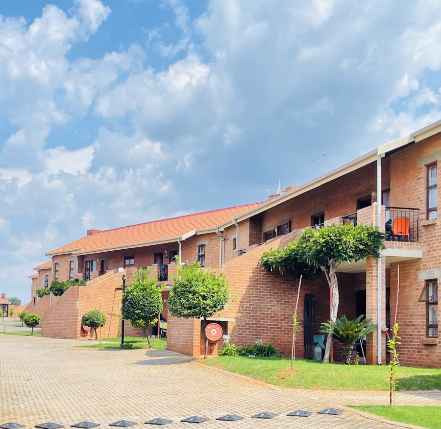 To Let 3 Bedroom Property for Rent in Amorosa Gauteng