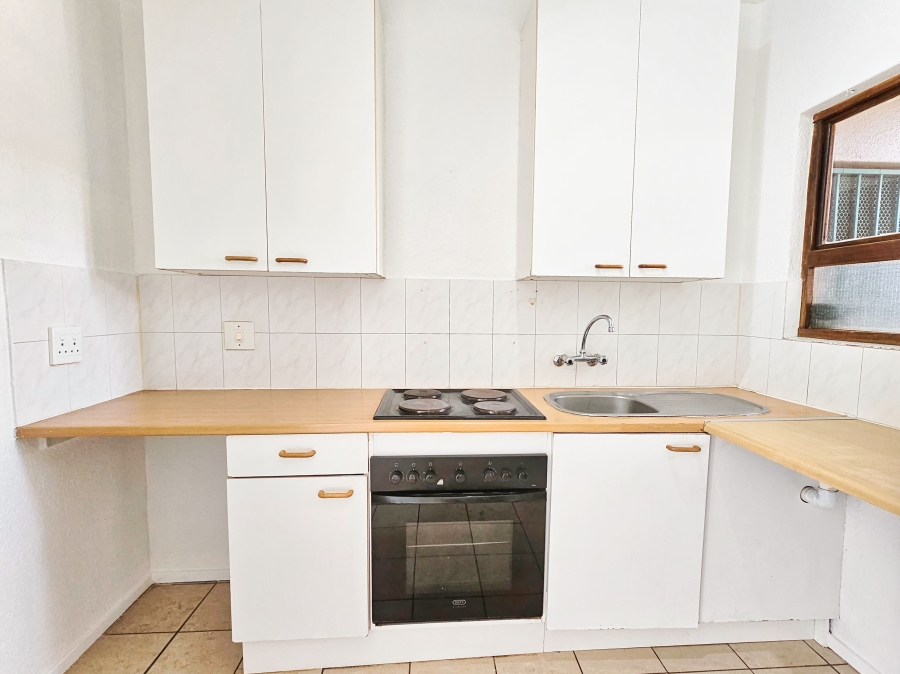 To Let 2 Bedroom Property for Rent in Wilro Park Gauteng