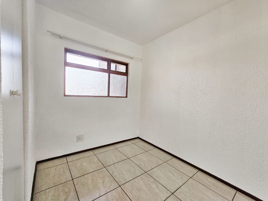 To Let 2 Bedroom Property for Rent in Wilro Park Gauteng