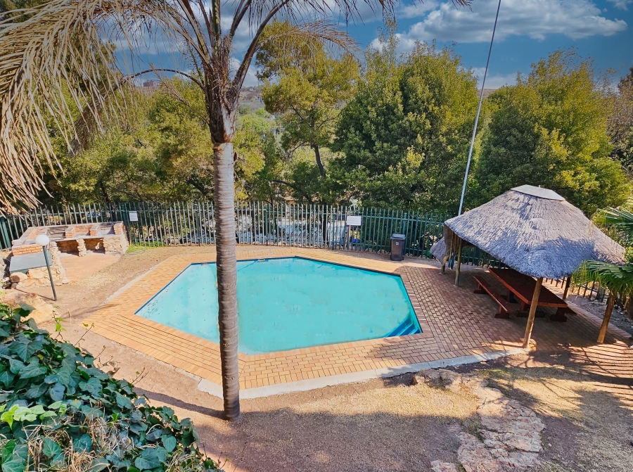 To Let 2 Bedroom Property for Rent in Wilro Park Gauteng