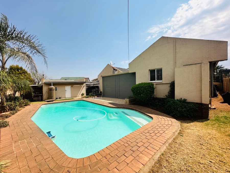 3 Bedroom Property for Sale in Verwoerdpark Gauteng