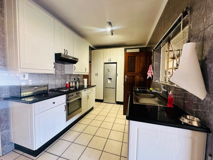 3 Bedroom Property for Sale in Verwoerdpark Gauteng