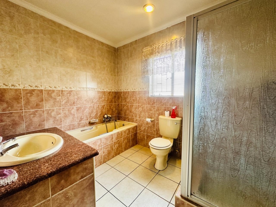 3 Bedroom Property for Sale in Verwoerdpark Gauteng