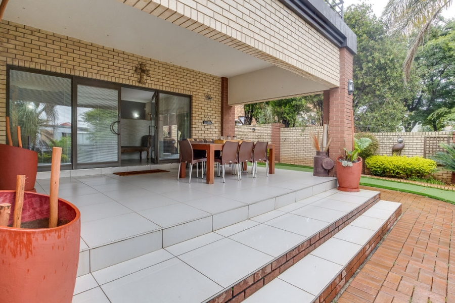 To Let 4 Bedroom Property for Rent in Featherbrooke Estate Gauteng