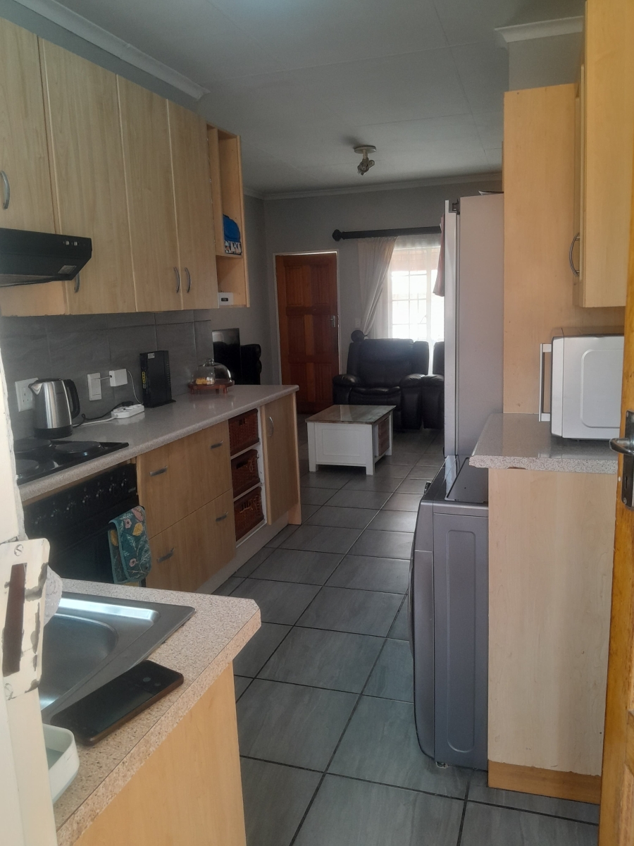 2 Bedroom Property for Sale in Erand Gardens Gauteng