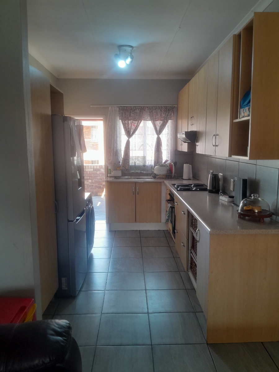 2 Bedroom Property for Sale in Erand Gardens Gauteng