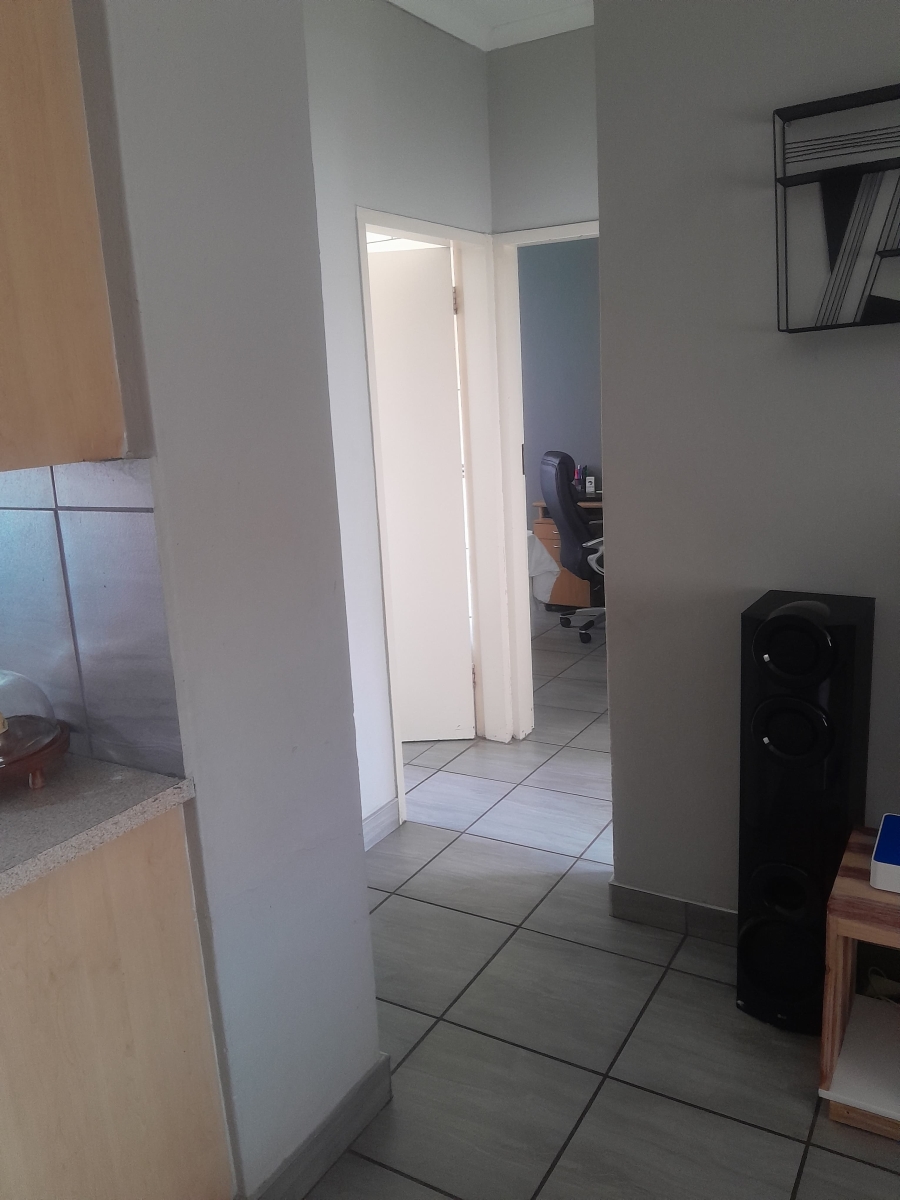 2 Bedroom Property for Sale in Erand Gardens Gauteng