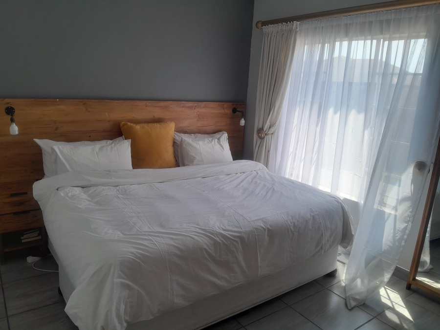 2 Bedroom Property for Sale in Erand Gardens Gauteng