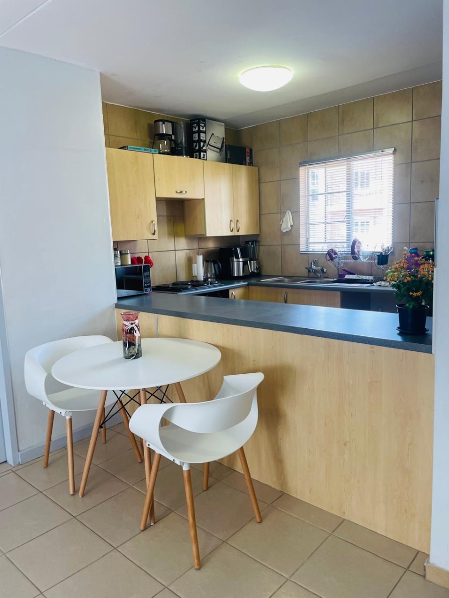 1 Bedroom Property for Sale in Silver Lakes Gauteng