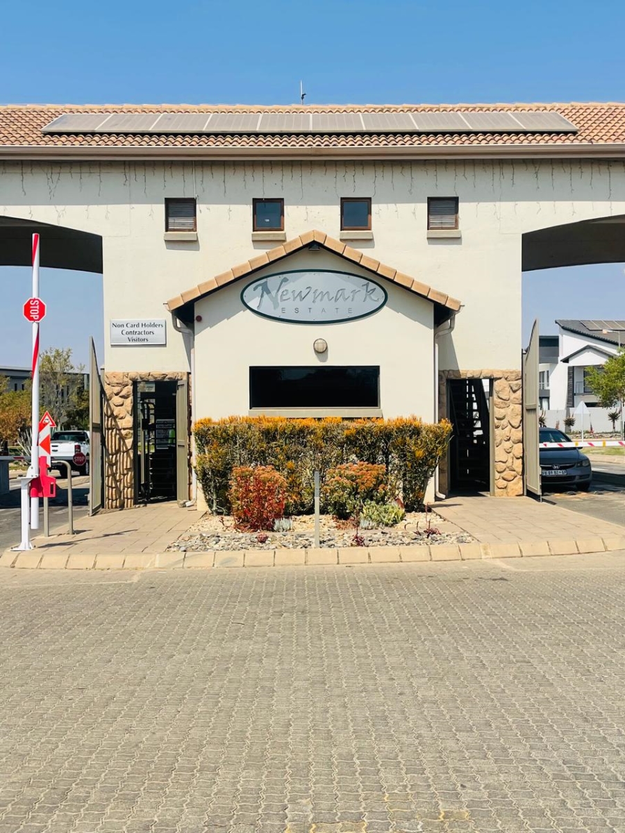 1 Bedroom Property for Sale in Silver Lakes Gauteng