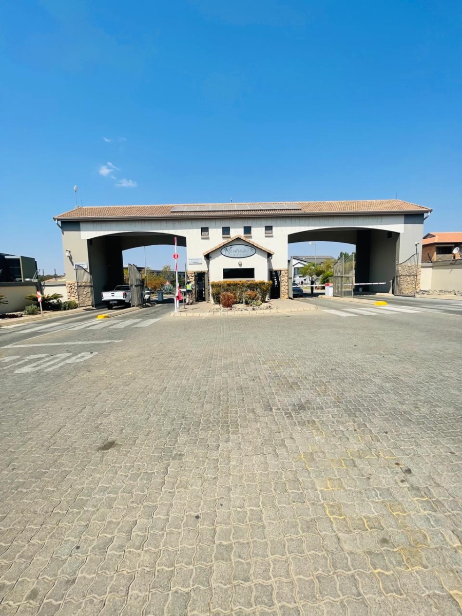 1 Bedroom Property for Sale in Silver Lakes Gauteng