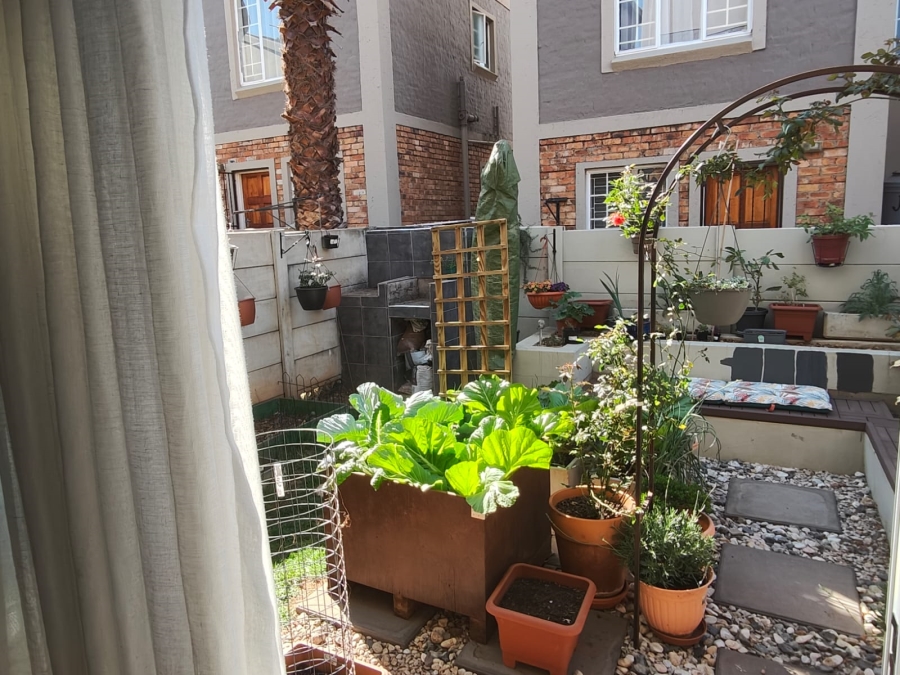 2 Bedroom Property for Sale in Olivedale Gauteng