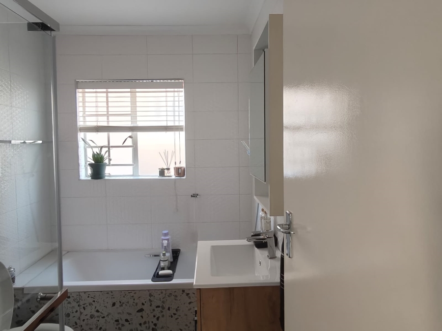 2 Bedroom Property for Sale in Olivedale Gauteng