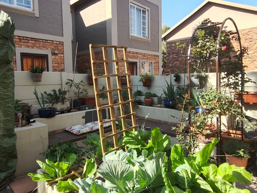 2 Bedroom Property for Sale in Olivedale Gauteng