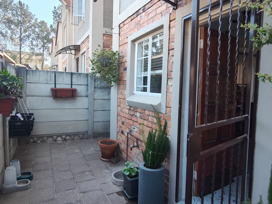 2 Bedroom Property for Sale in Olivedale Gauteng