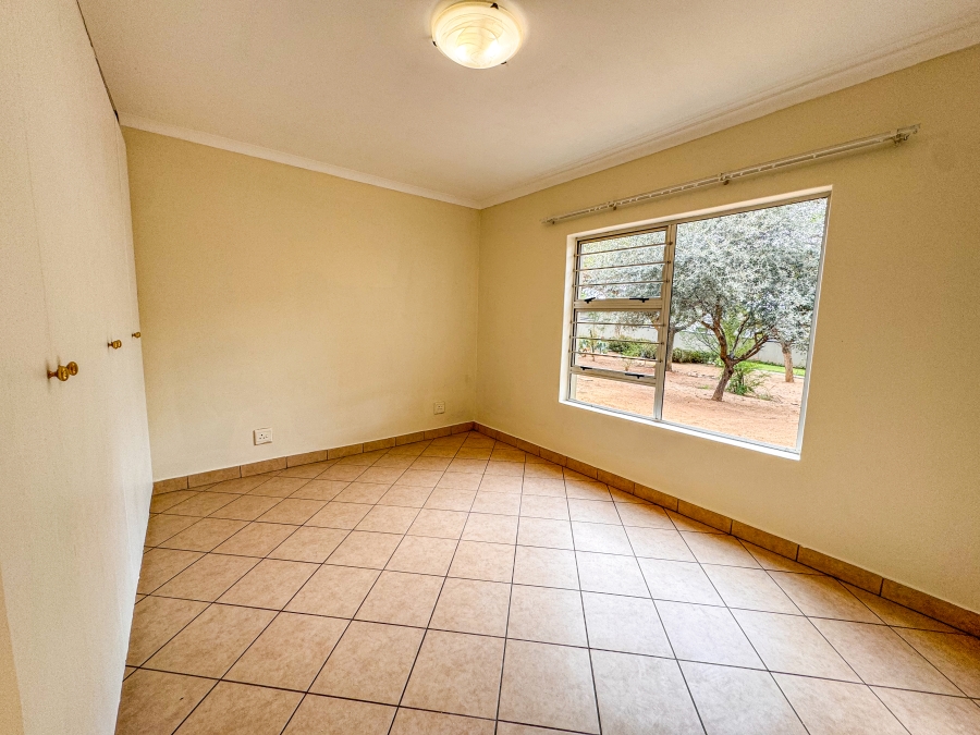 2 Bedroom Property for Sale in Leeuwenhof Estate Gauteng