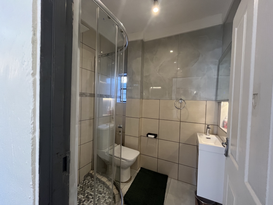 To Let 1 Bedroom Property for Rent in Buccleuch Gauteng