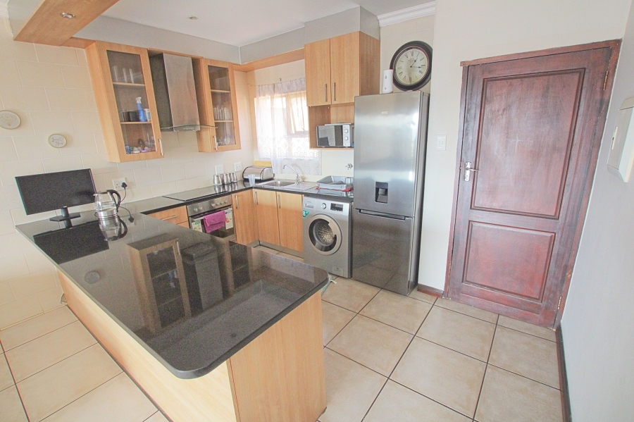 To Let 2 Bedroom Property for Rent in Wilro Park Gauteng