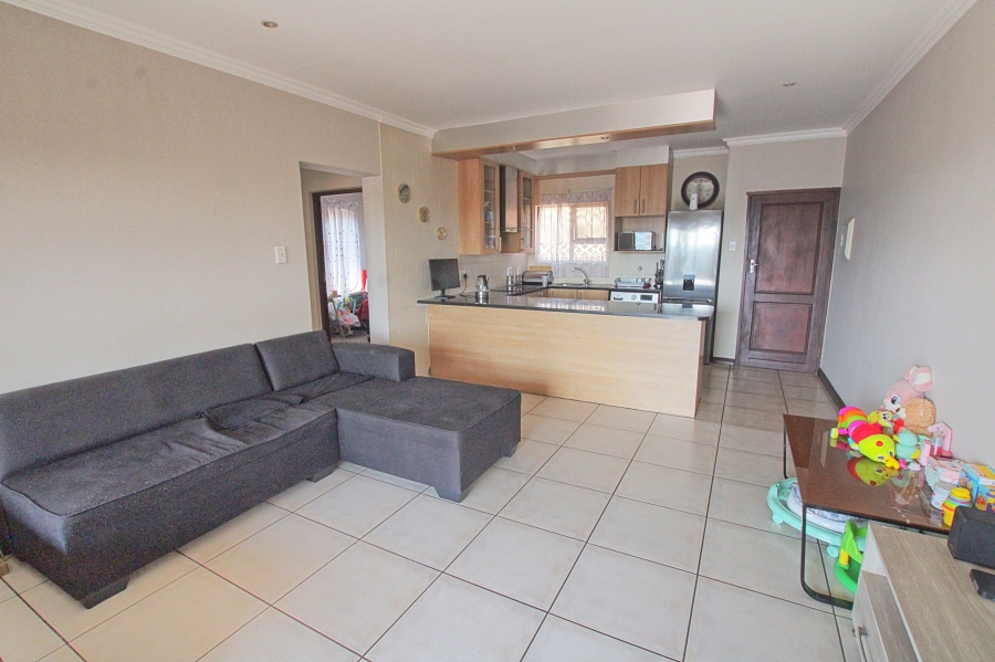 To Let 2 Bedroom Property for Rent in Wilro Park Gauteng