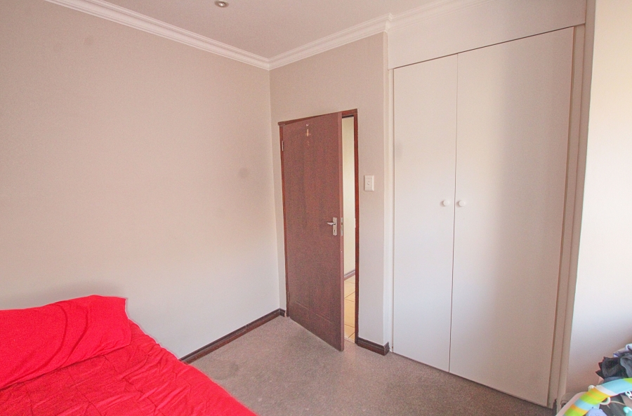 To Let 2 Bedroom Property for Rent in Wilro Park Gauteng