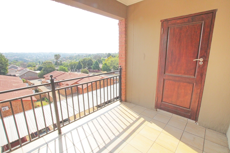 To Let 2 Bedroom Property for Rent in Wilro Park Gauteng