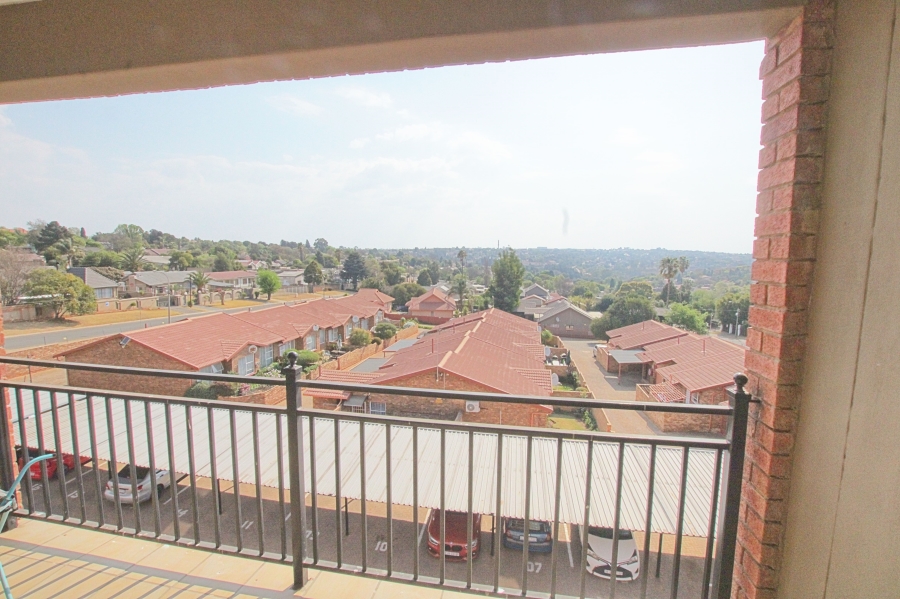 To Let 2 Bedroom Property for Rent in Wilro Park Gauteng