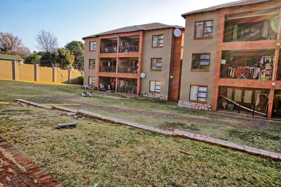 To Let 2 Bedroom Property for Rent in Wilro Park Gauteng