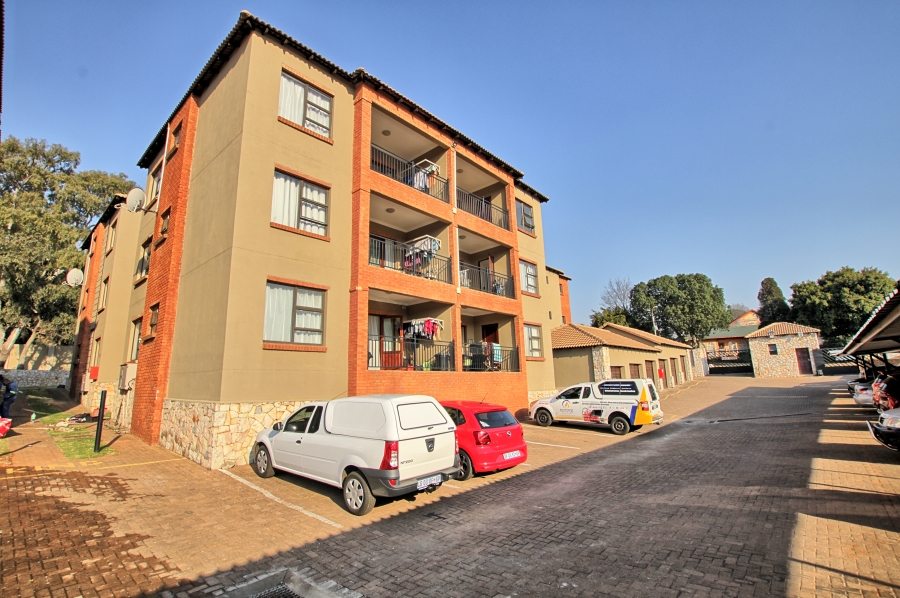 To Let 2 Bedroom Property for Rent in Wilro Park Gauteng