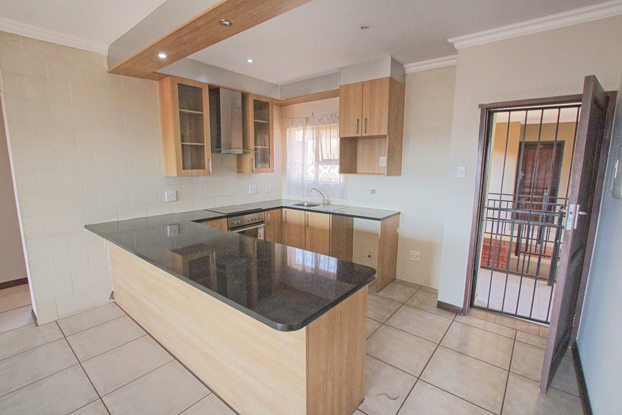 To Let 2 Bedroom Property for Rent in Wilro Park Gauteng