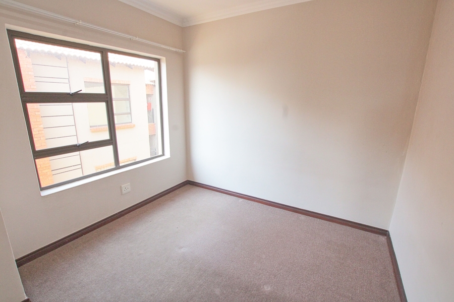 To Let 2 Bedroom Property for Rent in Wilro Park Gauteng