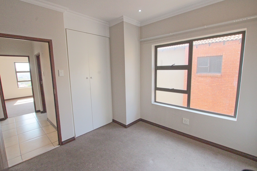 To Let 2 Bedroom Property for Rent in Wilro Park Gauteng