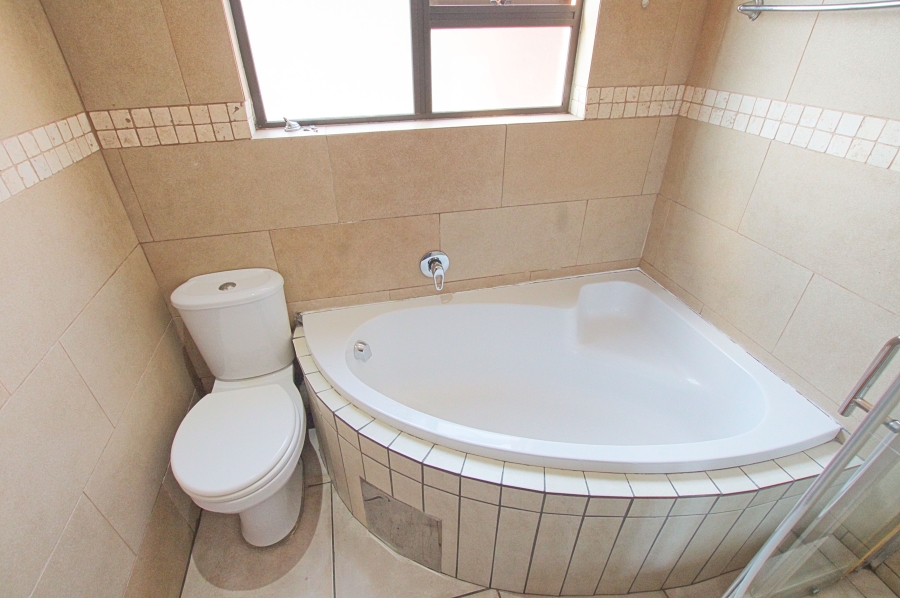 To Let 2 Bedroom Property for Rent in Wilro Park Gauteng